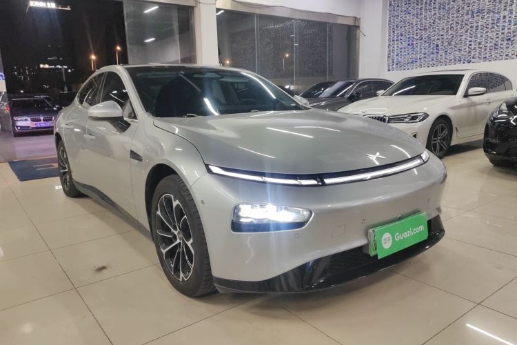 小鹏P7 2023款 586E车身外观3
