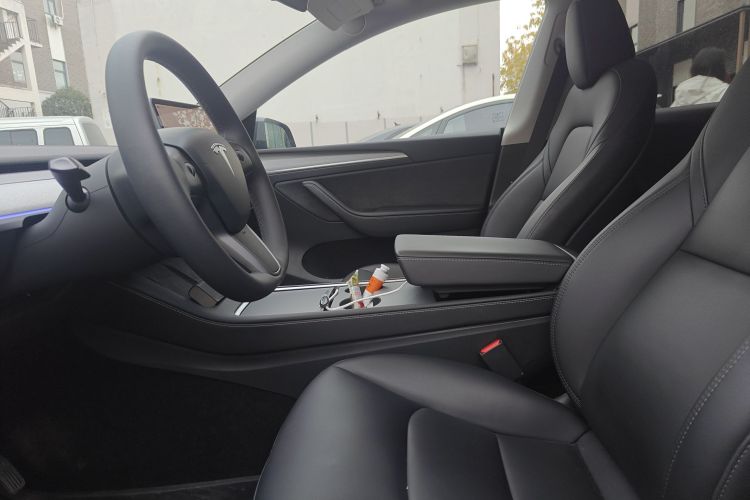 特斯拉 Model Y 2024款 后轮驱动版中控内饰19
