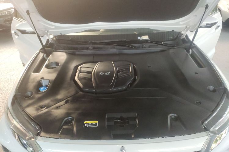 红旗HS5 2022款 改款 2.0T 智联旗享版机舱底盘24