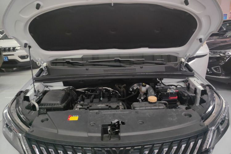 五菱汽车 五菱佳辰 2022款 1.5L 手动畅享舒适型机舱底盘24