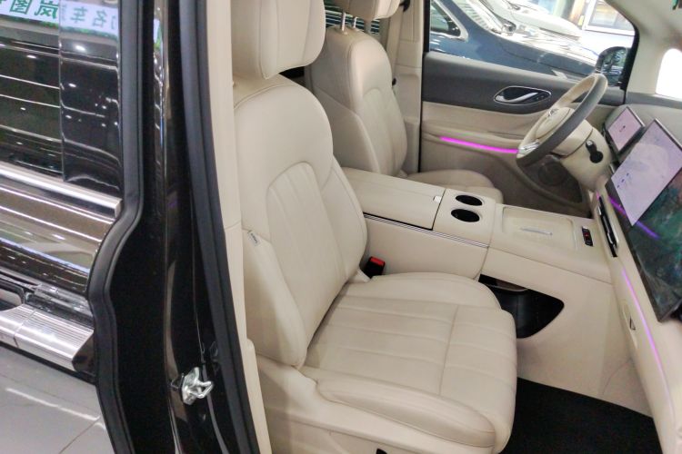 岚图汽车 岚图梦想家 2025款 PHEV 四驱尊贵鲲鹏版局部细节41