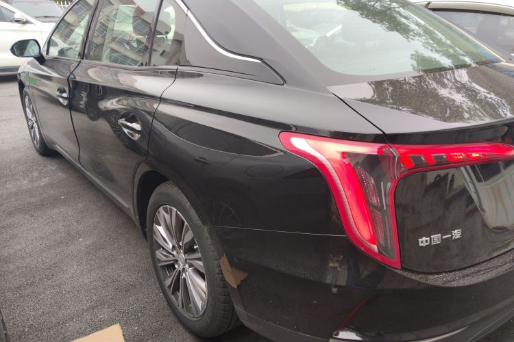 红旗E-QM5 2022款 431km 充电乐享版车身外观4