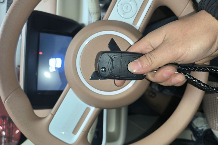 五菱汽车 宏光MINIEV 2024款 第三代 215km 青春版中控内饰7001