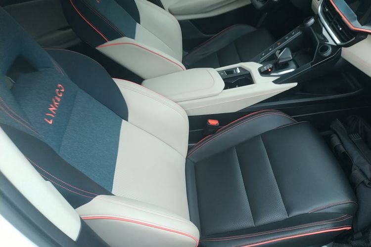 领克06 2020款 1.5T 耀Halo局部细节41