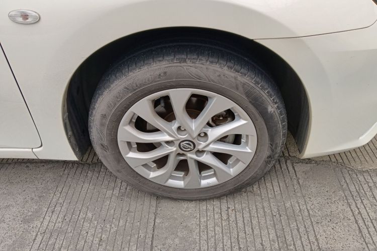 日产 轩逸 2021款 经典 1.6XL 手动豪华版车身外观10