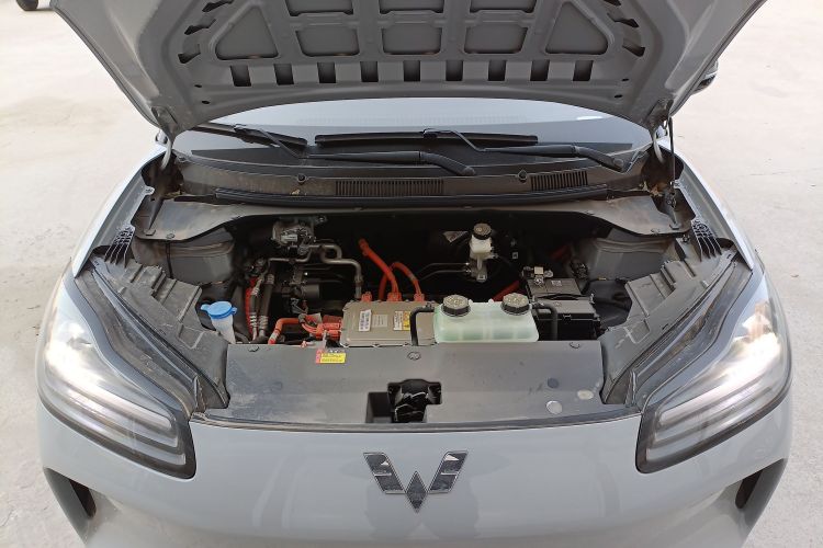 五菱汽车 五菱缤果PLUS 2024款 510km 五座版机舱底盘24