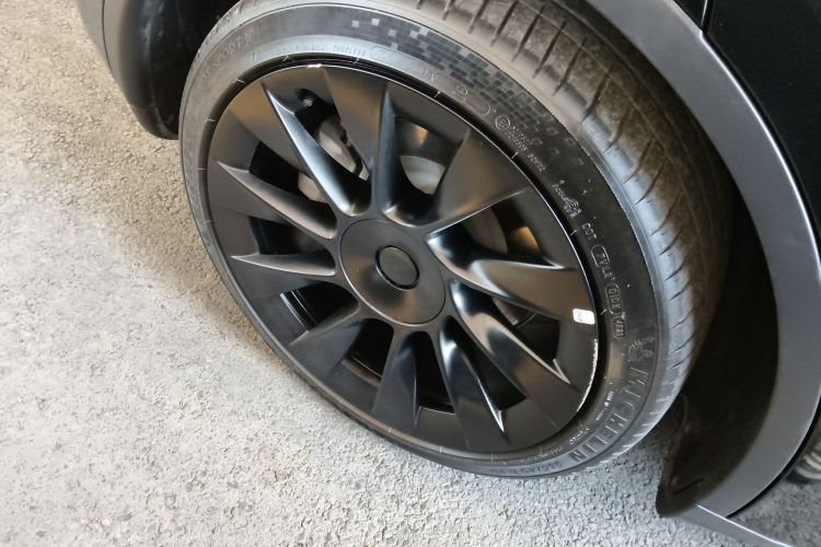 特斯拉 Model Y 2022款 后轮驱动版车身外观6008