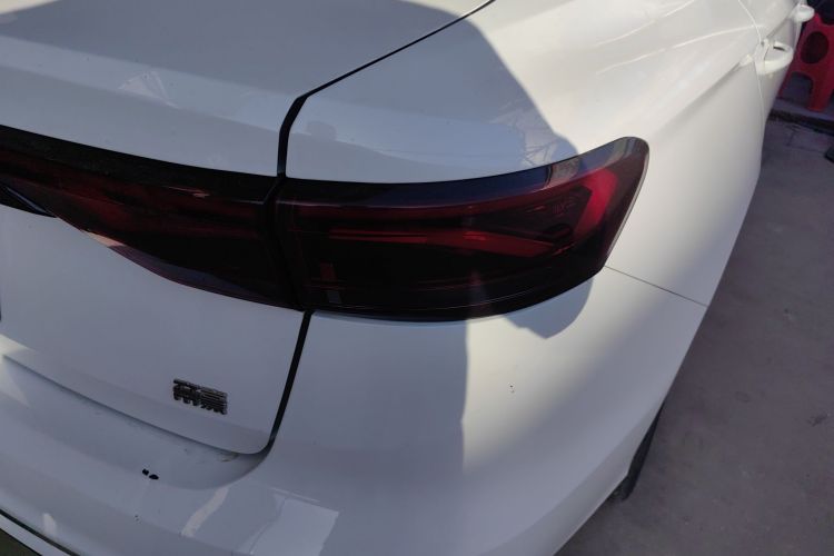 吉利汽车 帝豪 2023款 第4代冠军版 1.5L CVT尊贵型车身外观9