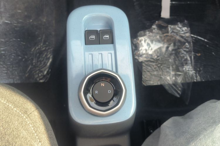 吉利银河 2024款 熊猫mini 200km 耐力熊中控内饰18