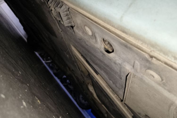 宝马2系(进口) 2018款 220i 敞篷轿跑车 运动设计套装局部细节9001