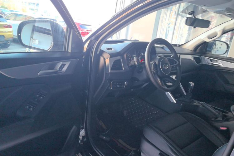 长城 炮 2019款 2.0T商用版手动柴油两驱精英型长箱GW4D20M中控内饰20