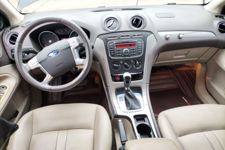 福特 致胜 2013款 2.3L 时尚型中控内饰12