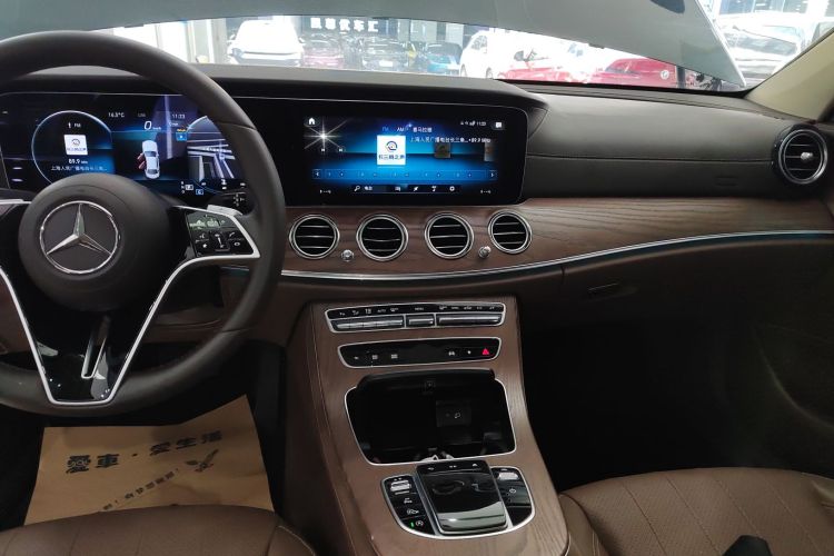 奔驰E级 2023款 改款 E 300 L 时尚型中控内饰16