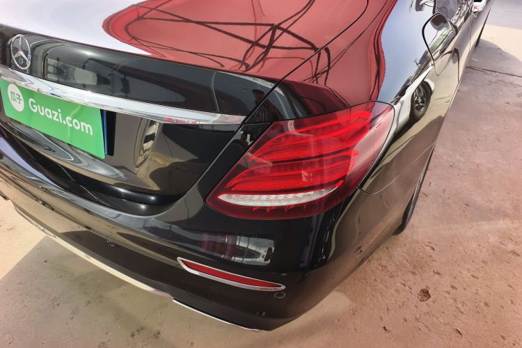 奔驰E级 2020款 E 300 L 运动时尚型车身外观9