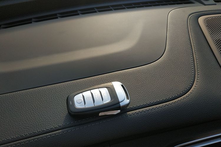 红旗E-HS9 2022款 690km 旗享版 六座中控内饰11