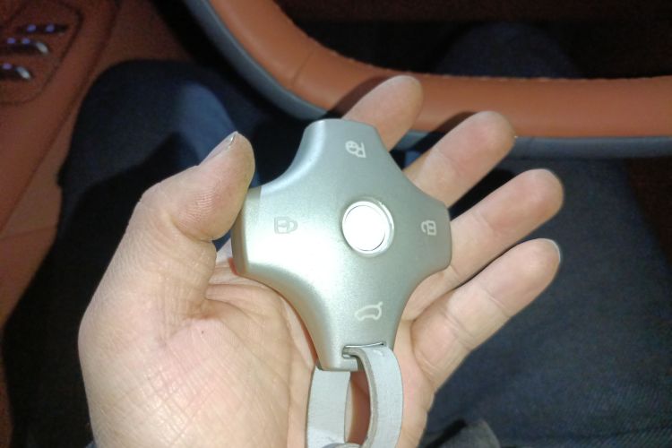 东风奕派 eπ007 2025款 纯电 565四驱Max领航版中控内饰7001