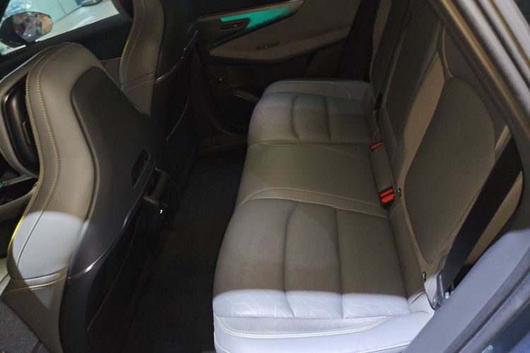 领克08 EM-P 2025款 220km 四驱性能Halo中控内饰7004