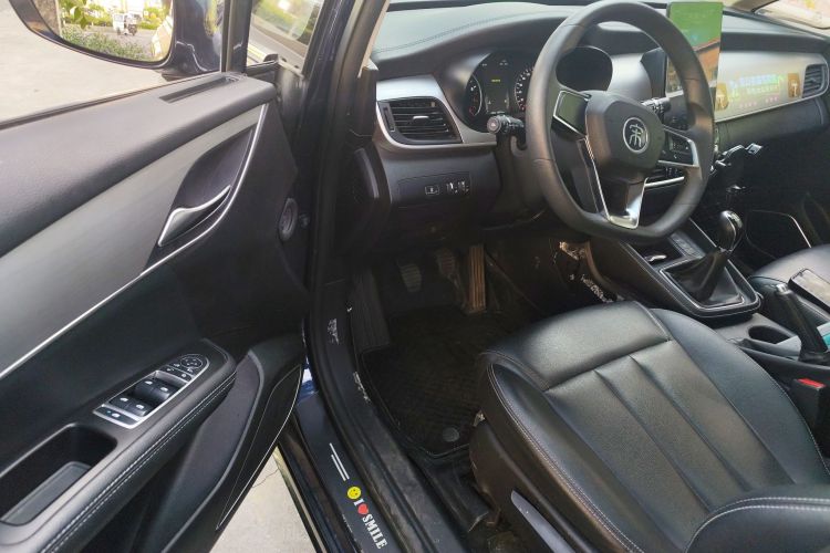 比亚迪 宋MAX 2021款 升级版 1.5T 手动豪华型 7座中控内饰20