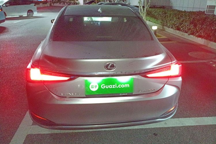 雷克萨斯ES 2020款 200 卓越版车身外观6