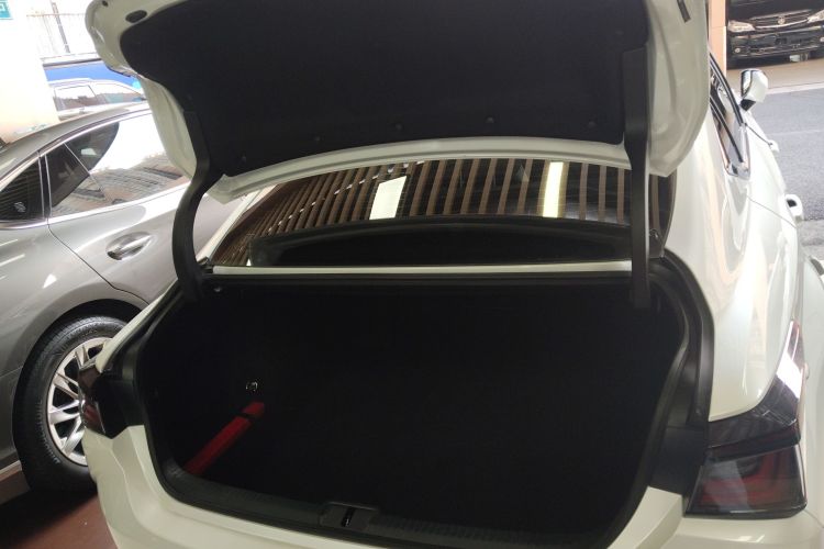 雷克萨斯ES 2025款 300h 臻享版机舱底盘23