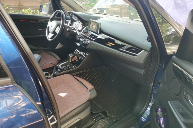 宝马2系旅行车 2016款 218i 运动设计套装局部细节9005