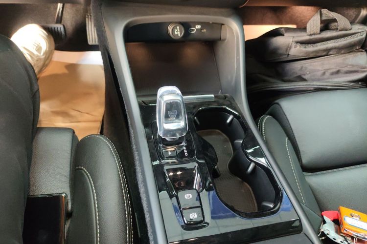 沃尔沃XC40 2024款 B4 四驱智远豪华版中控内饰18