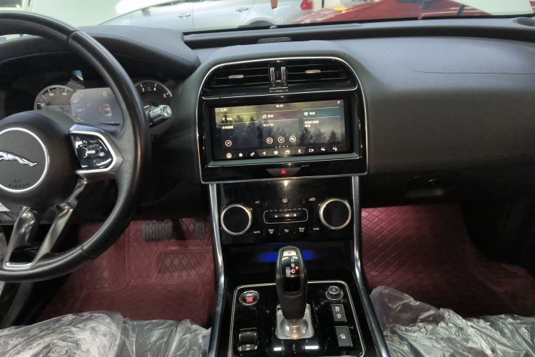 捷豹XEL 2020款 2.0T 200PS S进取优雅版局部细节16