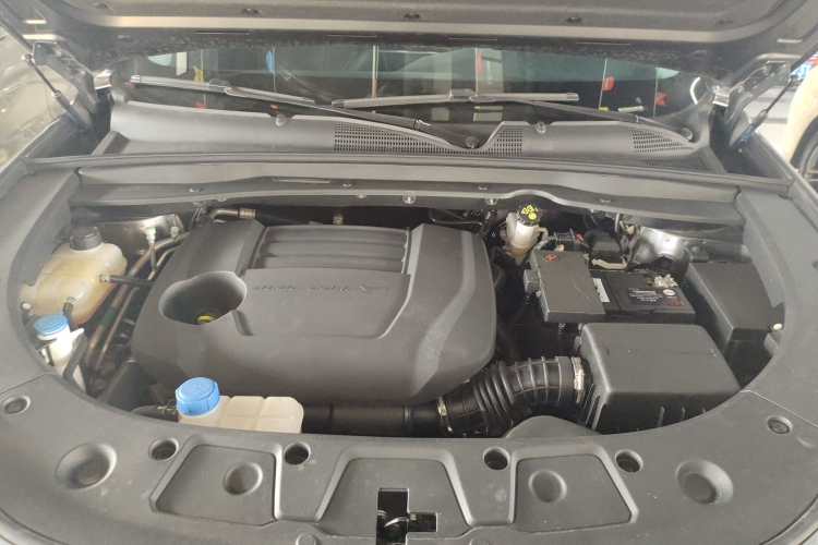 长安UNI-K 2023款 2.0T 两驱悦尚型机舱底盘24