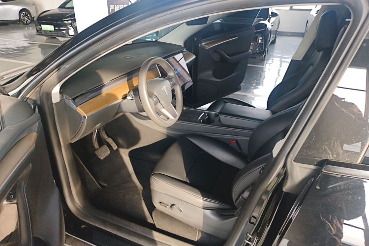 特斯拉 Model Y 2022款 改款 后轮驱动版中控内饰20