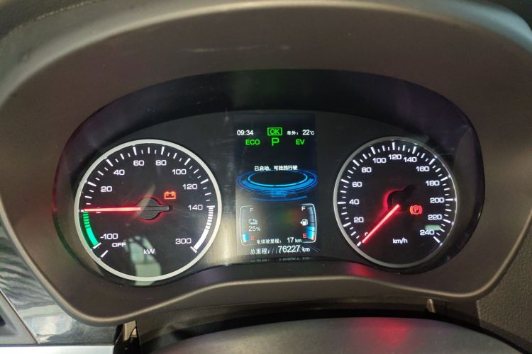 比亚迪 秦新能源 2017款 1.5T 尊贵型中控内饰14