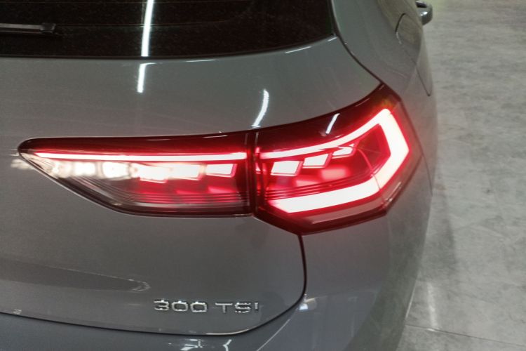 大众 高尔夫 2025款 300TSI R-Line车身外观9