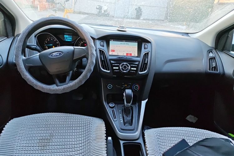福特 福克斯 2018款 两厢经典 1.6L 自动舒适型智行版中控内饰12