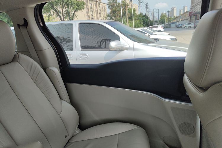 别克GL8 2017款 25S 豪华型 国V中控内饰45