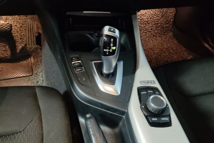 宝马1系(进口) 2013款 改款 118i 领先型中控内饰18