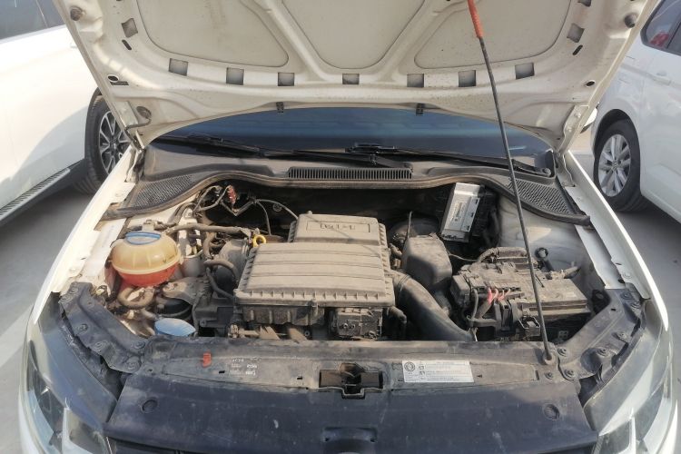 大众 Polo 2014款 1.6L 自动舒适版机舱底盘24