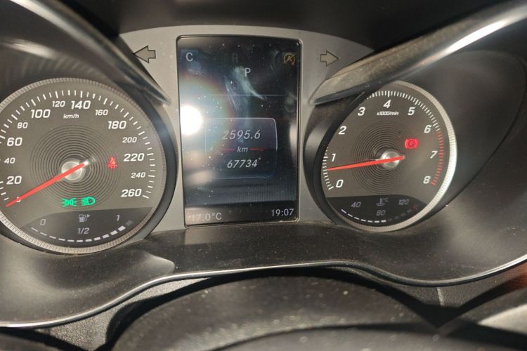 奔驰C级 2017款 改款 C 200 运动版中控内饰15