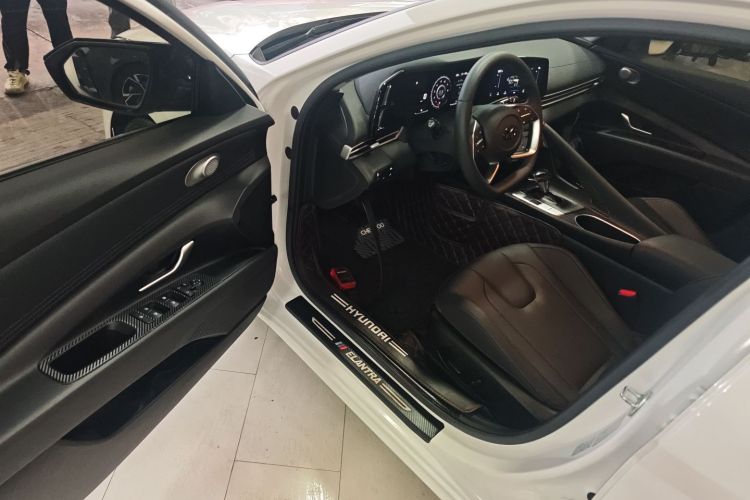 现代 伊兰特 2022款 1.5L CVT LUX尊贵版中控内饰7003