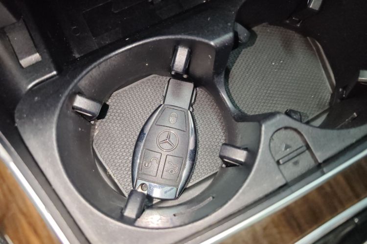 奔驰C级 2016款 C 200 L中控内饰7001