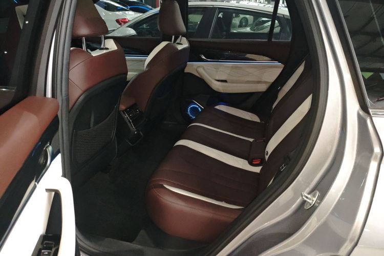 吉利汽车 星越L 2021款 2.0TD DCT EVO两驱尊贵型中控内饰21