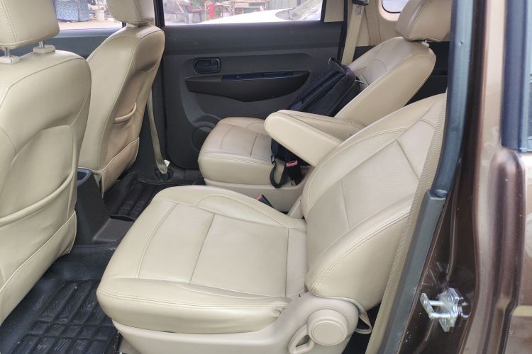 五菱汽车 五菱宏光 2014款 1.5L S标准型中控内饰21