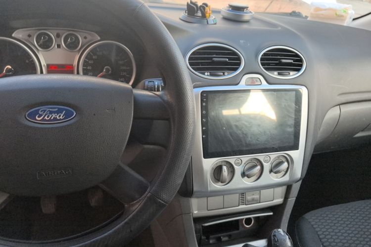 福特 福克斯 2013款 两厢经典 1.8L 手动基本型中控内饰12