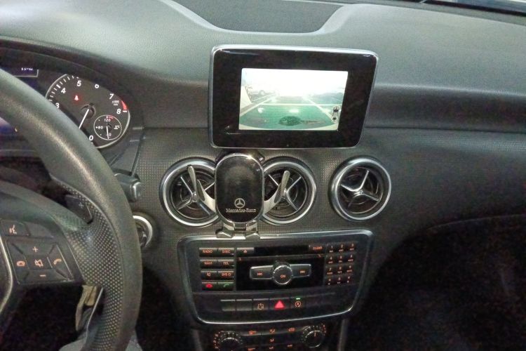 奔驰A级(进口) 2015款 A 180 标准型局部细节16