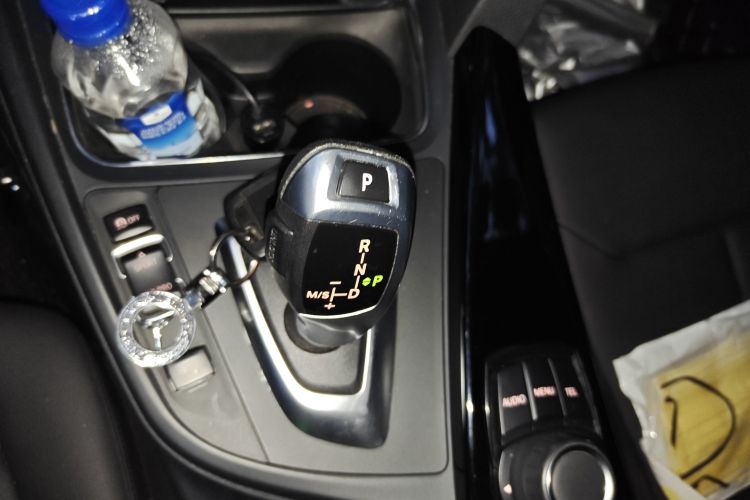 宝马3系 2017款 318Li 时尚型中控内饰18