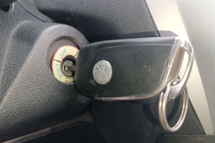 标致301 2016款 1.6L 自动舒适版中控内饰7001