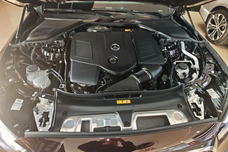 奔驰E级 2024款 E 260 L 4MATIC 运动型局部细节24