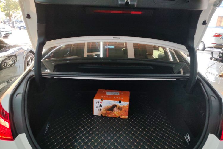 奔驰C级 2023款 C 260 L 运动版局部细节23