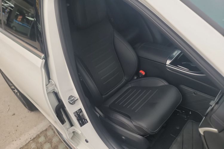 奔驰C级 2023款 C 200 L 运动版局部细节41