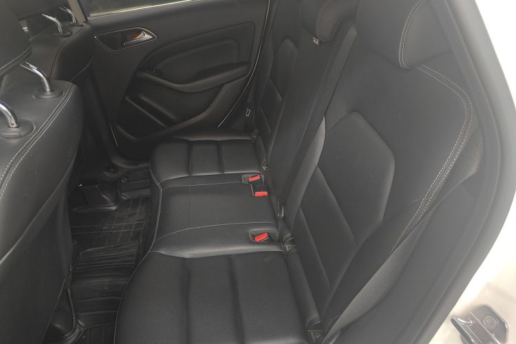 奔驰B级 2019款 B 200 动感型中控内饰21