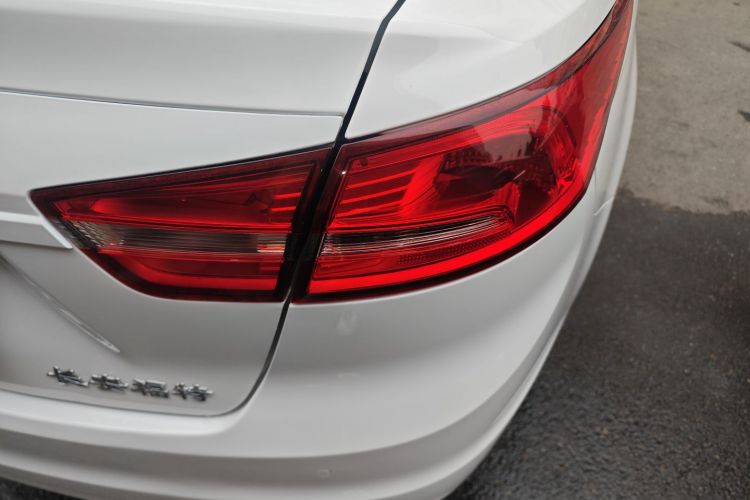 福特 福睿斯 2015款 1.5L 手动舒适型车身外观9