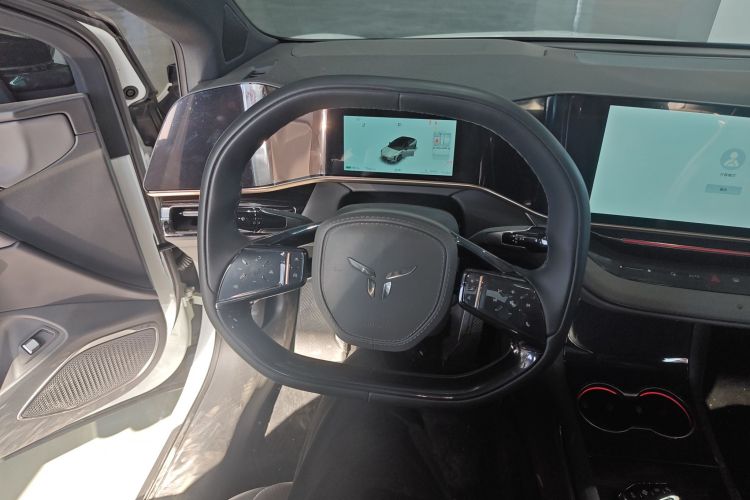 红旗EH7 2024款 820 Pro中控内饰13